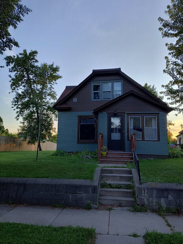 Primary Photo - 315 6th St NE