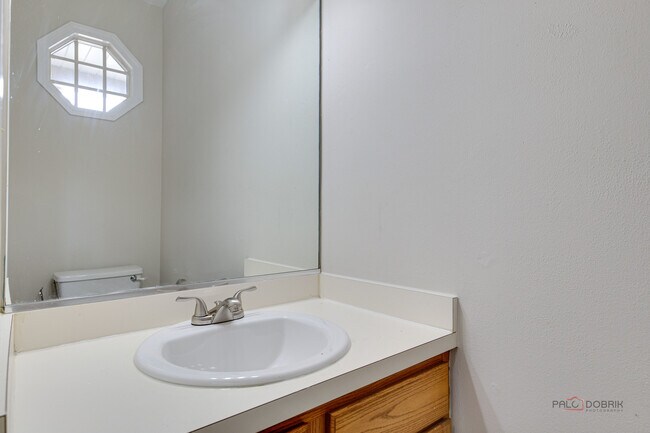 Foto del edificio - 45 S Oakhurst Dr