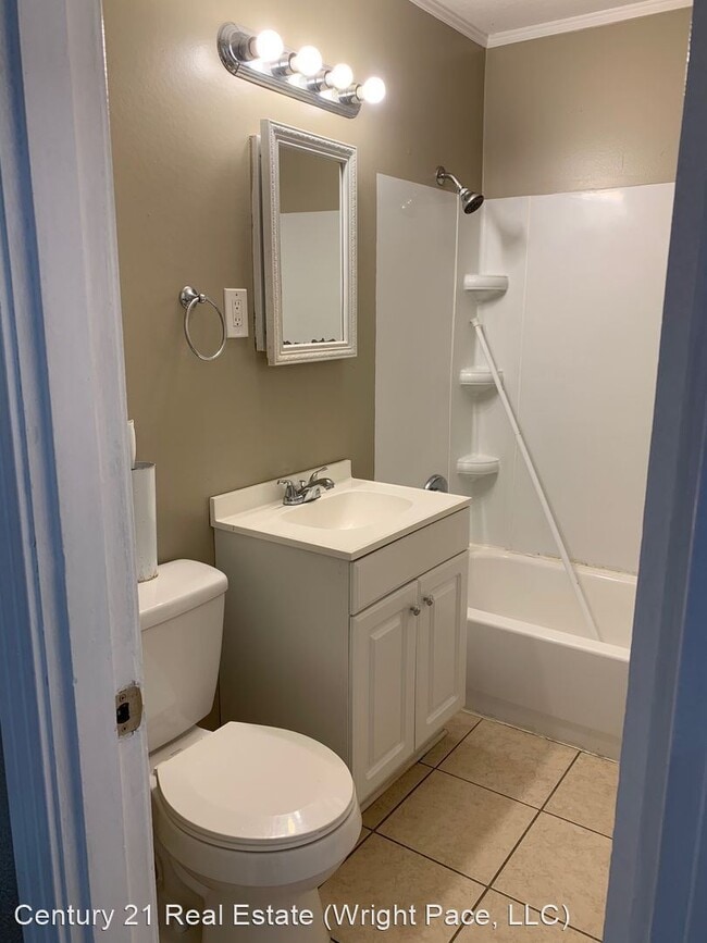 Building Photo - 2 br, 1 bath House - 2206 Circle Drive