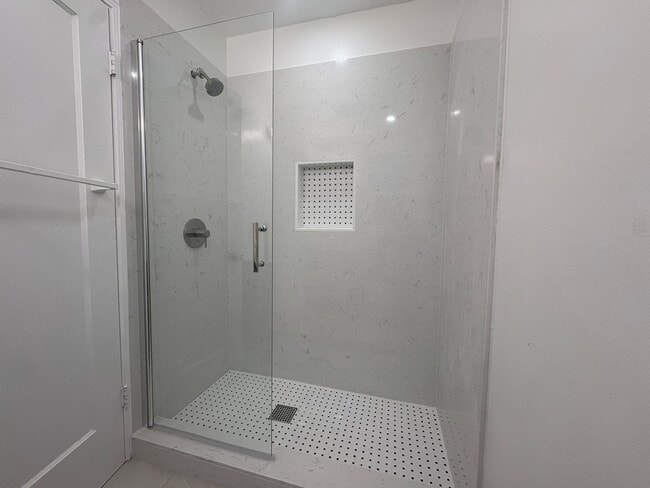 Building Photo - Downtown Palo Alto Living – 1 Bedroom Apar...