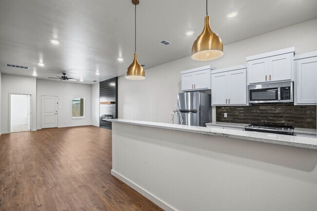 Foto del edificio - Gorgeous Duplex in Frenship East!