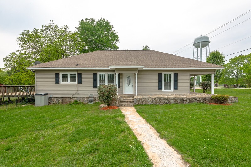 Primary Photo - 2561 E Maiden Rd