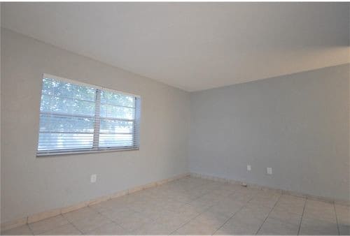 Building Photo - 9270 E Bay Harbor Dr
