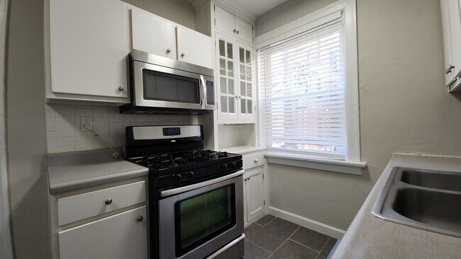 Foto del edificio - 7553 Byron Pl