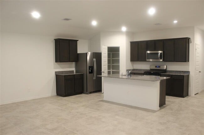 Building Photo - 1142 Appaloosa Ln
