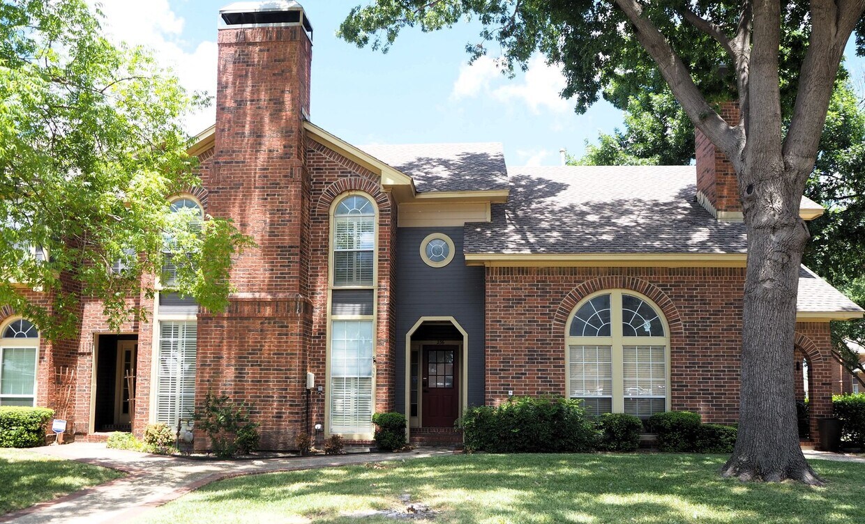 Primary Photo - 2 Bed 2.5 Bath Townhouse in Denton