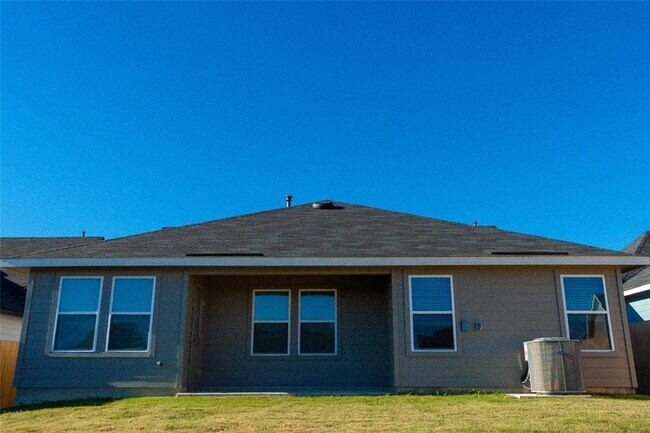 Building Photo - 223 Las Lomas Dr