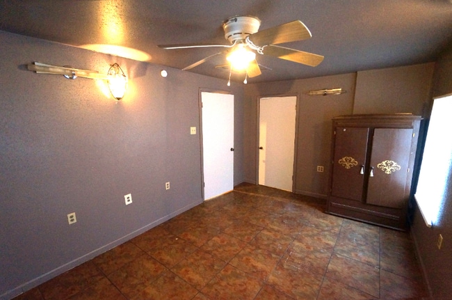Building Photo - 1034 Pandora St