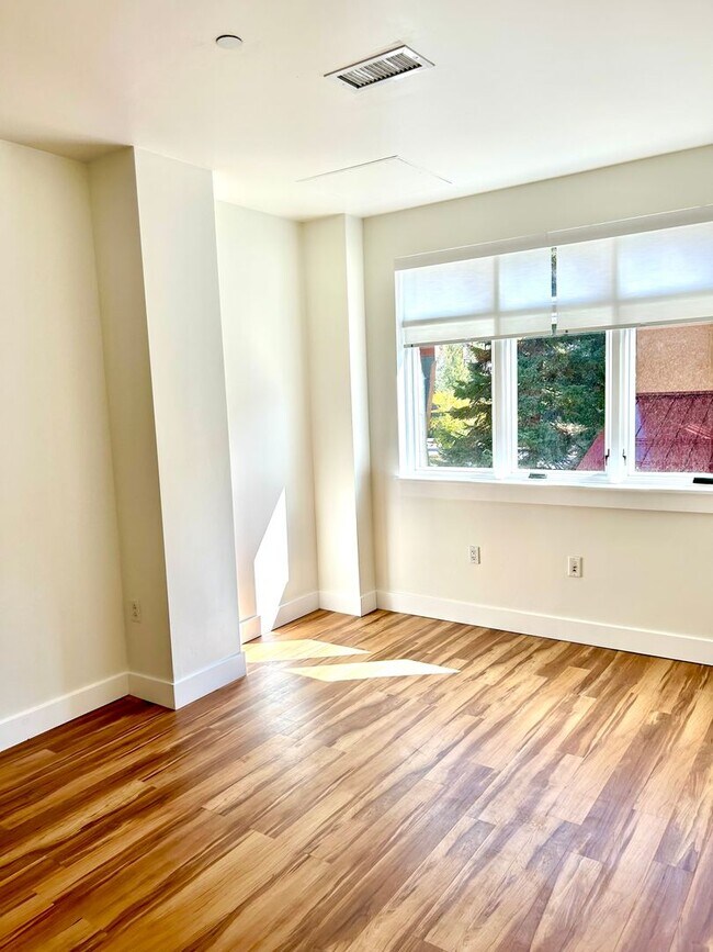 Building Photo - One Steamboat Place - Ski-in/Ski-out, Underground Parking, Excellent Location