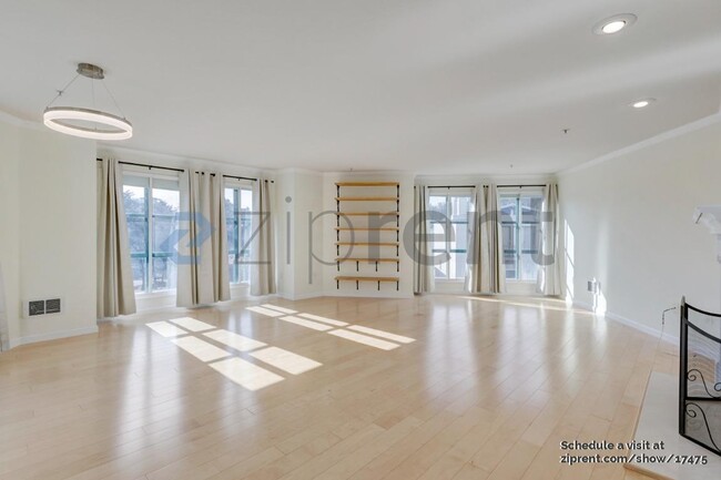 Building Photo - 298 Portola Dr