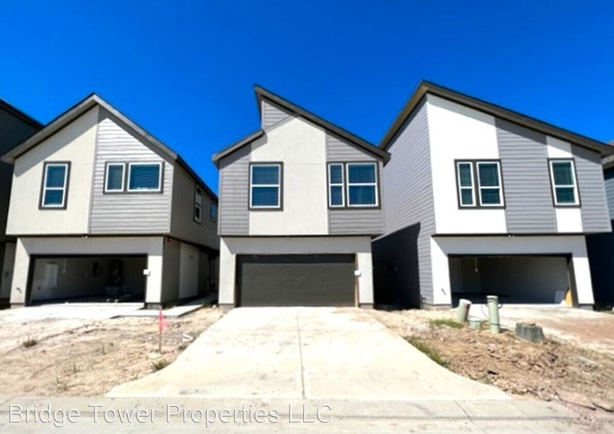 3 br, 2.5 bath House 329 N Centro Circle House Rental in Shenandoah