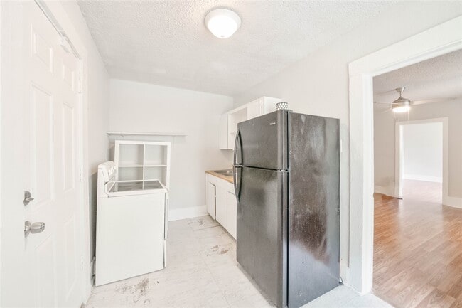 Building Photo - 315 8th Ave N