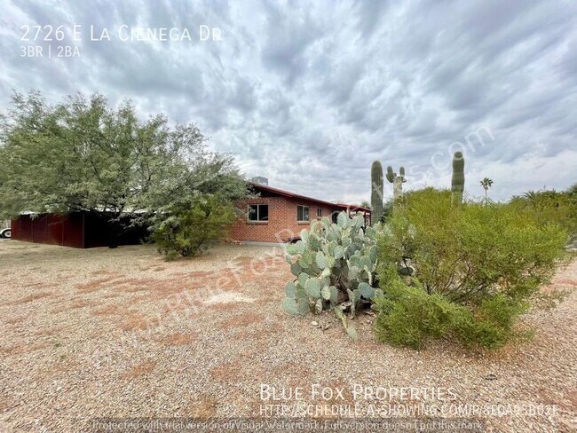 Building Photo - 2726 E La Cienega Dr