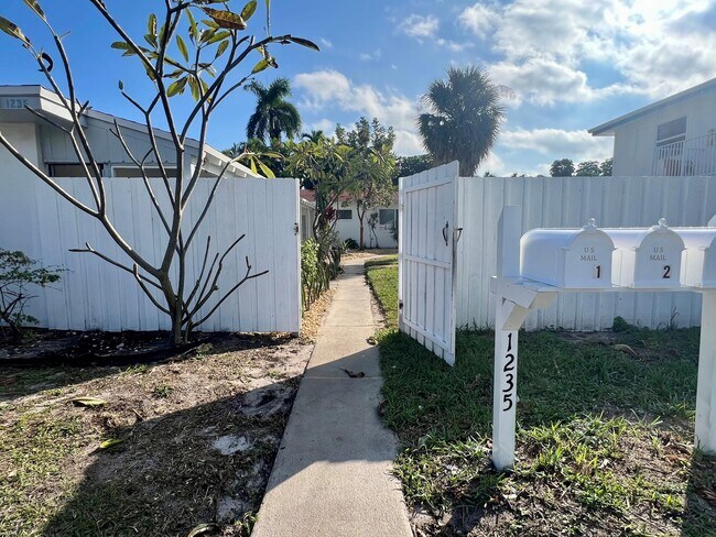 Foto del edificio - 1235 Beach Rd