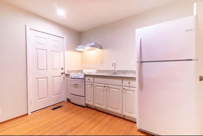 Building Photo - 851 Moana Ct