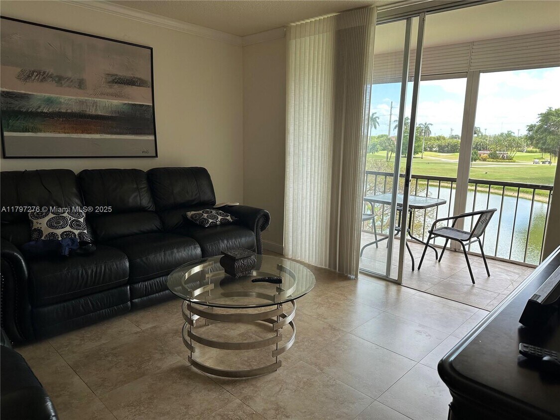 Foto principal - 9320 S Hollybrook Lake Dr