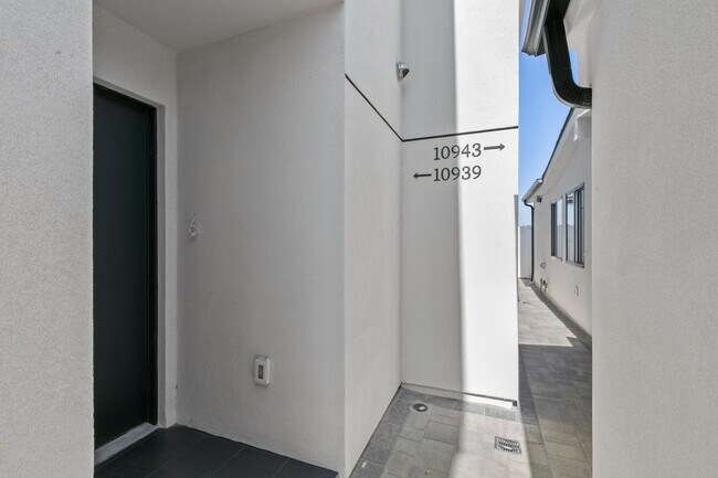 Foto del edificio - 10939 Christine Way