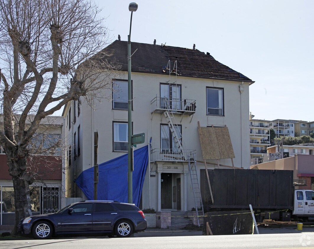 Primary Photo - 3008 Lakeshore Ave