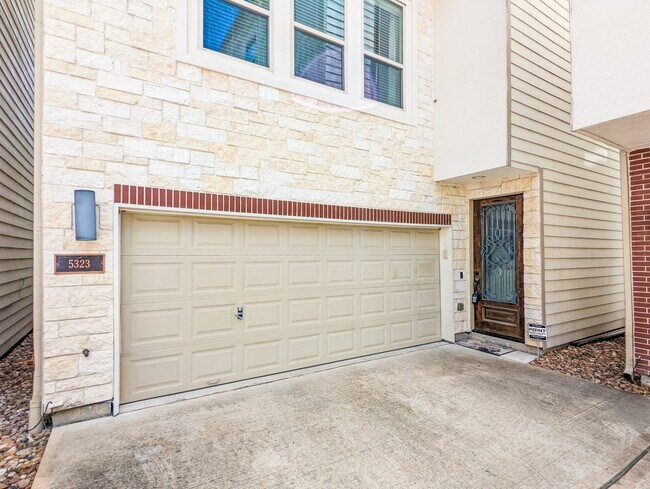 Foto del edificio - 5323 Kiam St