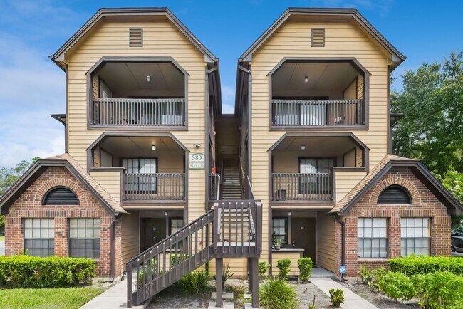 Foto del edificio - 380 Lakepointe Dr