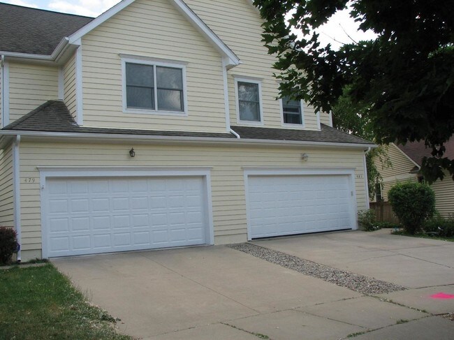 Building Photo - 481 Village Oaks Ct