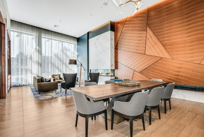 Building Photo - 1Bd/1.5Ba Bellevue Condo