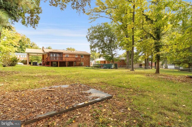 Building Photo - 517 Round Table Dr