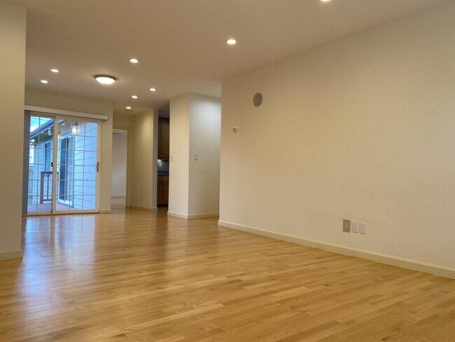 Foto del edificio - 320 Cavanaugh St