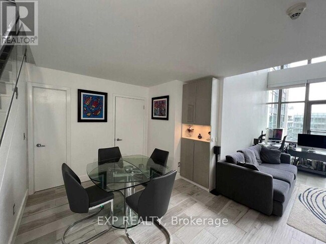 Photo du bâtiment - 637 Lake Shore Blvd W