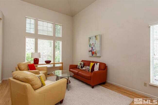 Foto del edificio - 6164 Laurelwood Dr