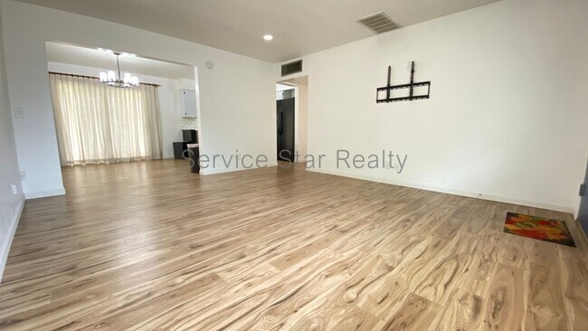 Foto del edificio - 8436 N 13th St