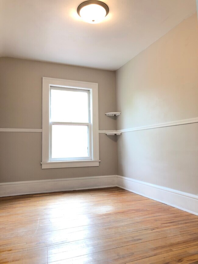 Bedroom 3 - 816 3rd St SE