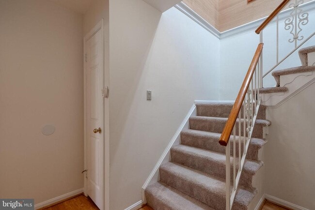 Building Photo - 1809 N Uhle St