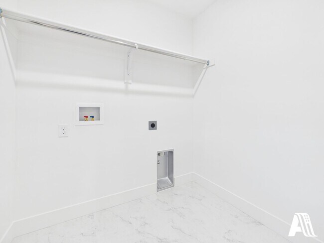 Building Photo - 443 E 650 N