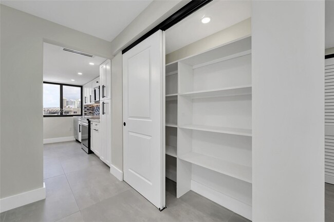 Building Photo - 6725 Harding Ave