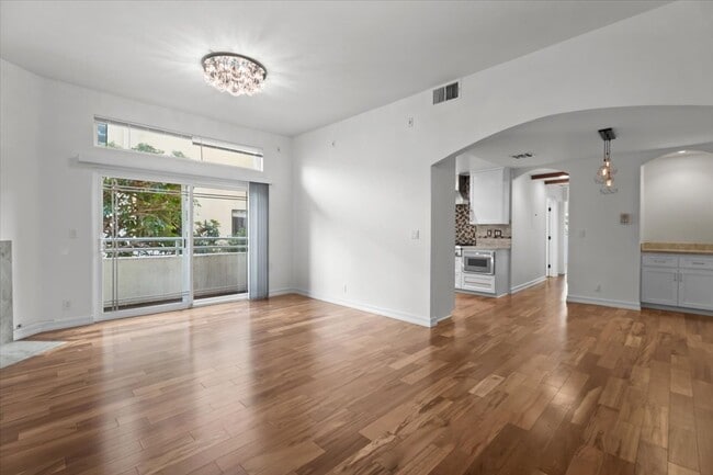 Foto del edificio - 2550 S Centinela Ave