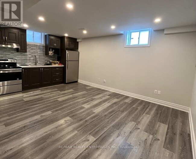 Photo du bâtiment - 1765 Hayden Ln