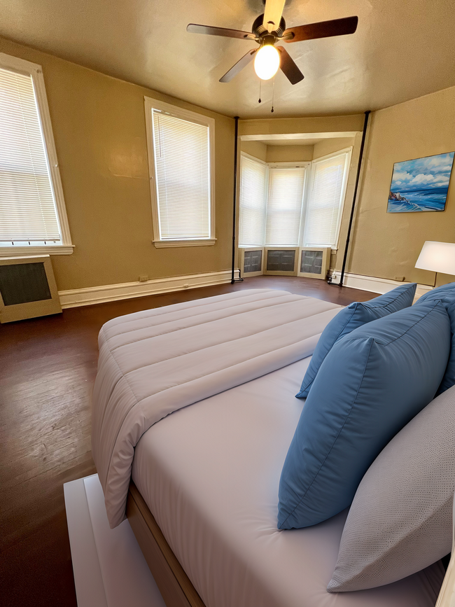 Foto del edificio - Spacious 2-Bedroom Apartment in Cathedral ...
