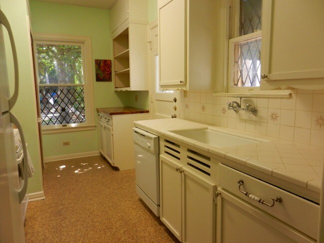 Foto del edificio - 318 E Lullwood Ave