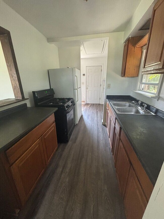 Foto del edificio - Charming 3 beds 1 bath in Cleveland!