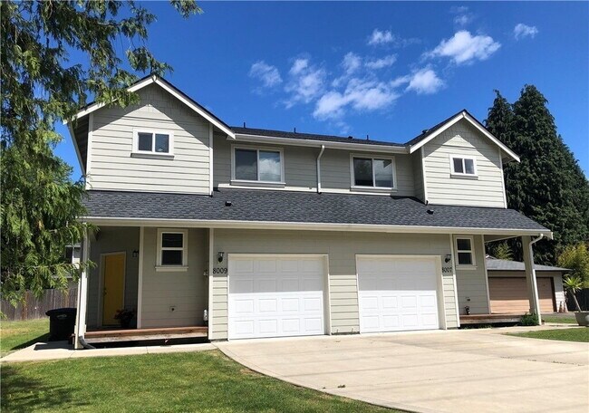 Building Photo - Updated University Place Townhome: 3 Beds, 2 Baths, Garage + Driveway Parking