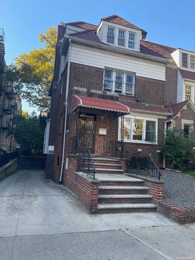 Primary Photo - 34-52-52 84th St