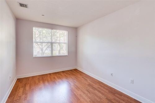 Foto del edificio - 424 Olssen Ave