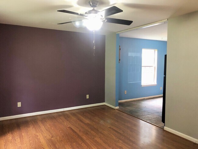 Building Photo - Charming 2-Bedroom Home on Electric Avenue...