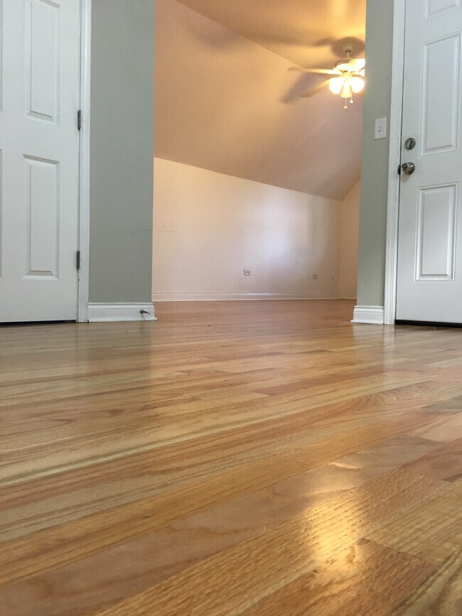 Dining and Living - 3112 W Diversey Ave