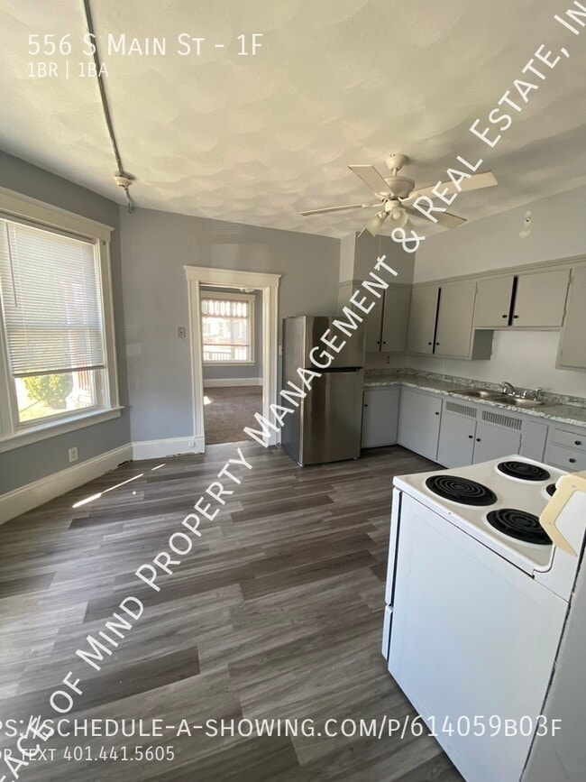 Building Photo - 556 S Main St