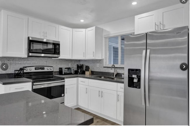 Foto del edificio - 310 NE 162nd St