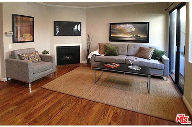 Foto del edificio - 1118 E Palmer Ave