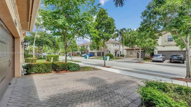 Building Photo - 9595 Town Parc Cir N