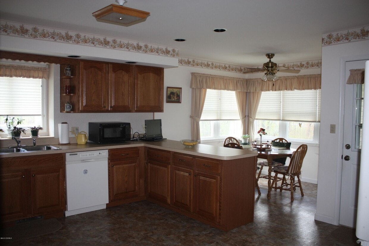 Primary Photo - 312 Birchtree Ln